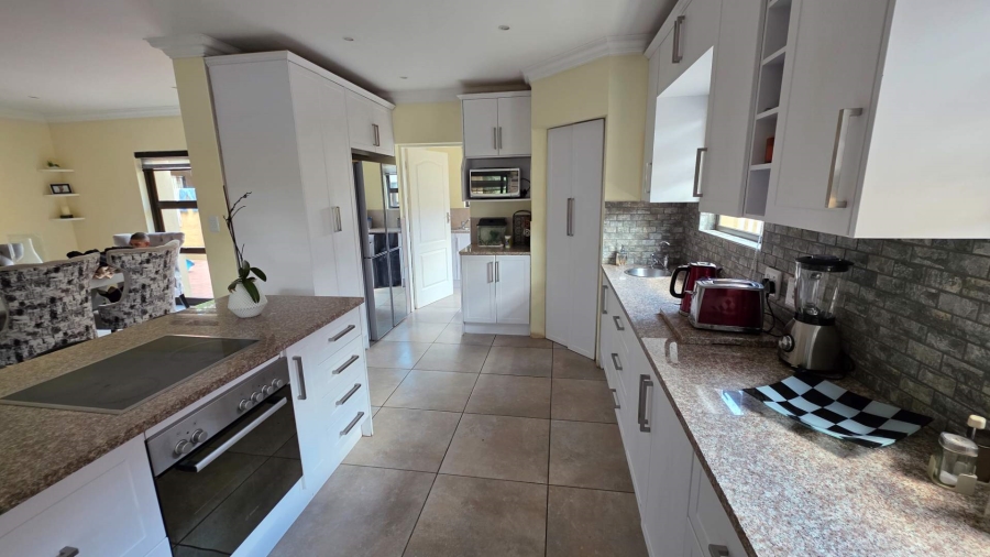 To Let 1 Bedroom Property for Rent in Melodie North West